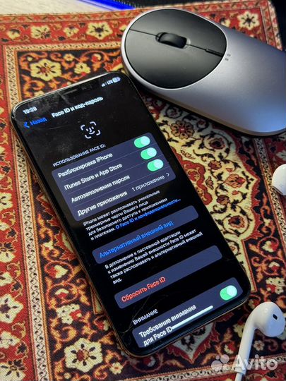 iPhone Xs, 64 ГБ