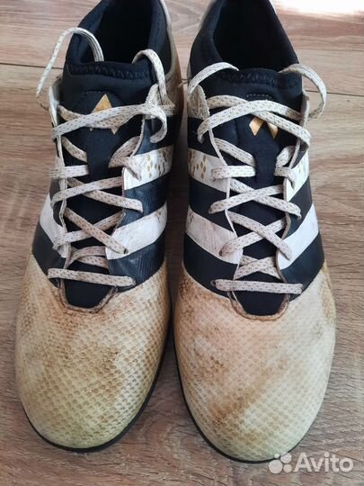 Футбольные бутсы и футзалки