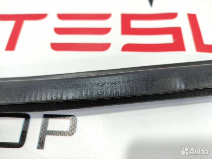 Уплотнитель стекла внутренний двери Tesla Model S