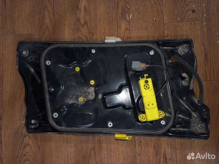 Стеклоподъёмник передний Land Rover Freelander 2