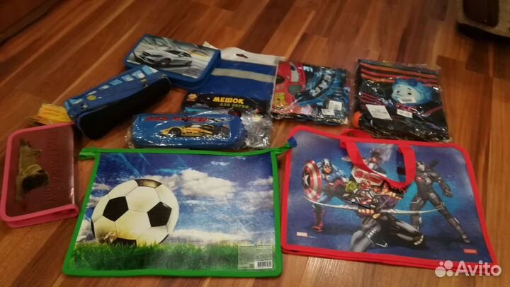 Пеналы новые, папки, мешок