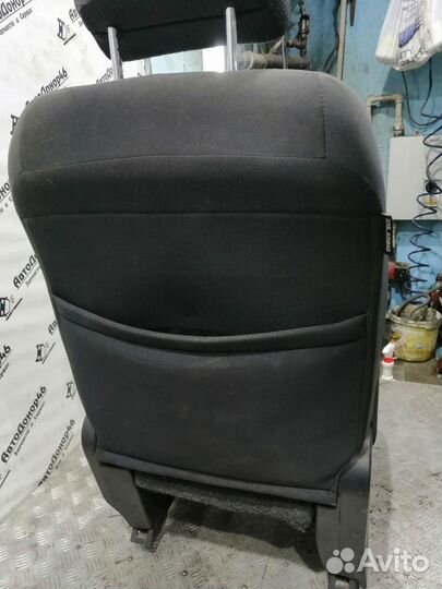 Сиденье переднее правое Nissan Tiida C11