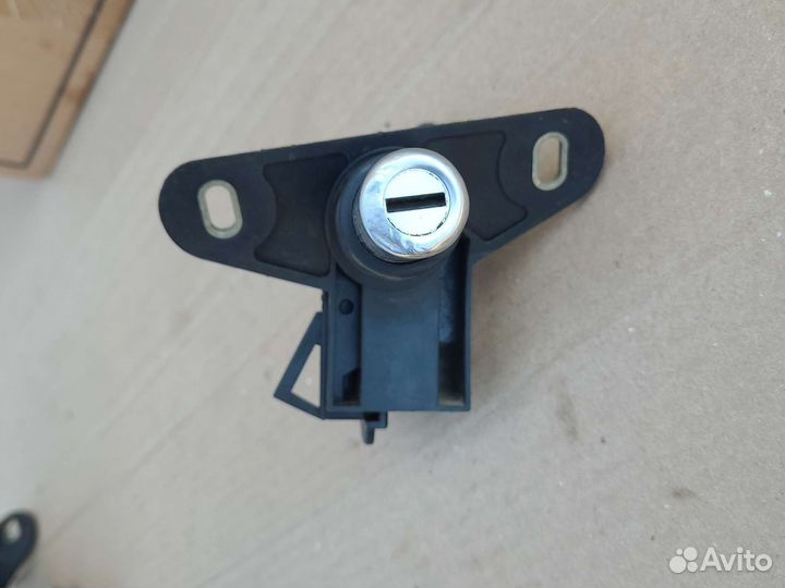 Кнопка открывания багажника Opel Zafira A 99-2005