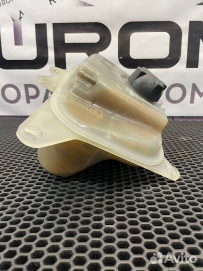 Бачок расширительный Audi 80 B3 RU 1989