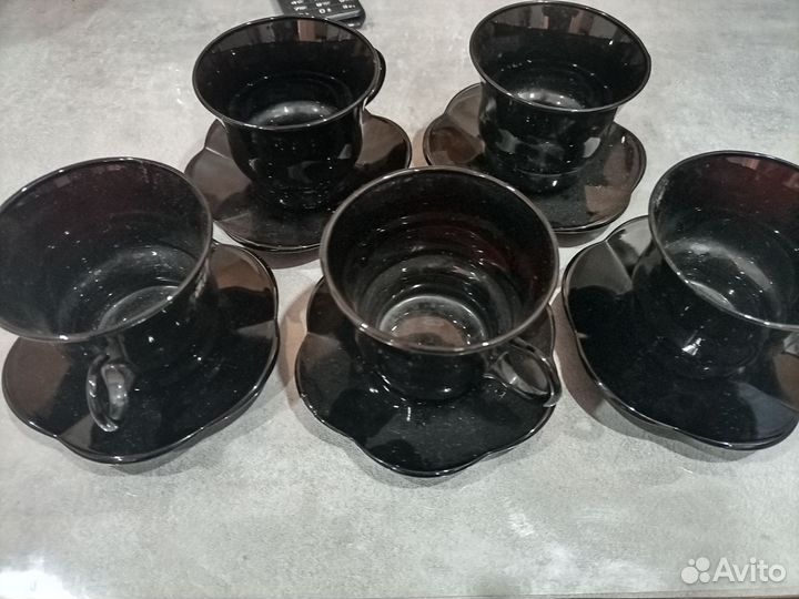 Сервиз из темного стекла