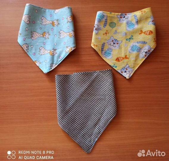 Треугольный шарфик слюнявчик