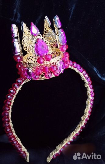 Аренда крыльев, роуч, корон, диадем, тиар