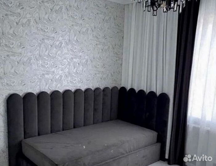 Детская кровать с мягкой спинкой