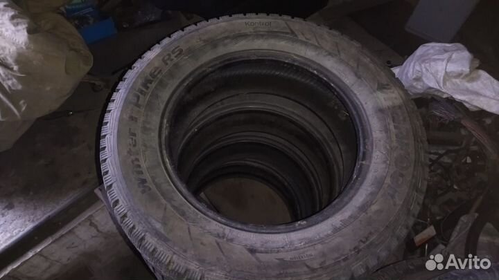 Hankook Winter I'Pike 215/65 R16