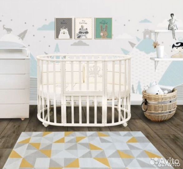 Кроватка для новорожденных с маятником