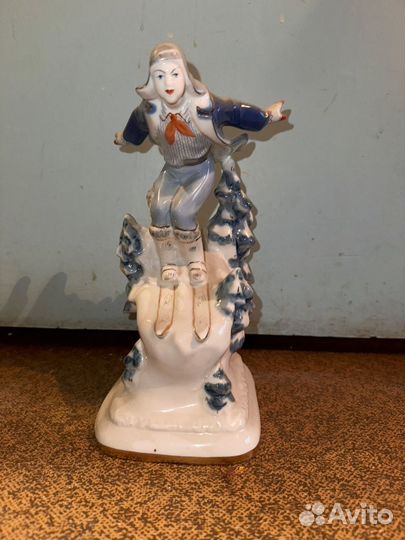 Статуэтка гжельский форфор
