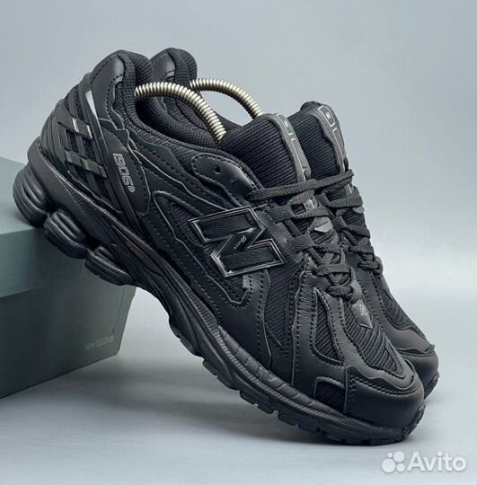 Черные New Balance 1906