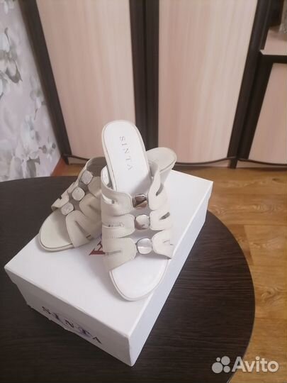 Продам босоножки