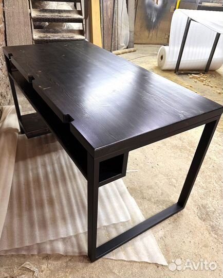 Компьютерный стол с местом под провода лофт