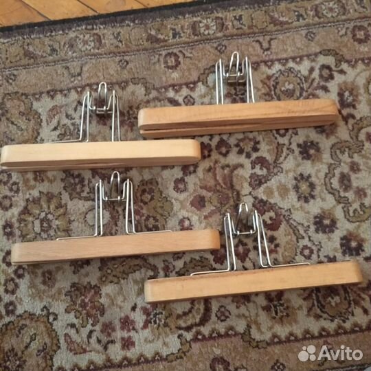 Вешалки для одежды разные