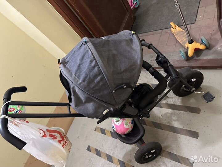 Детский трехколесный велосипед с ручкой