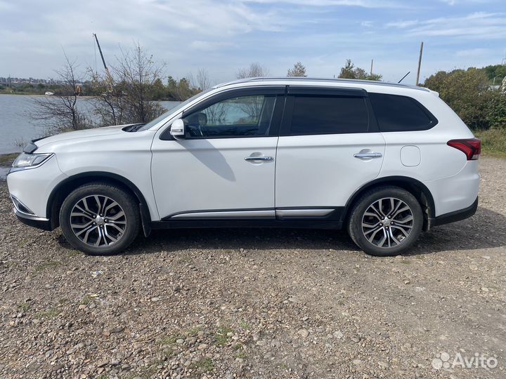 Mitsubishi Outlander 2.4 CVT, 2015, 99 999 км