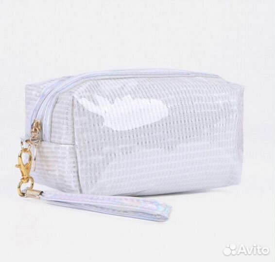 Косметичка на молнии с ремешком