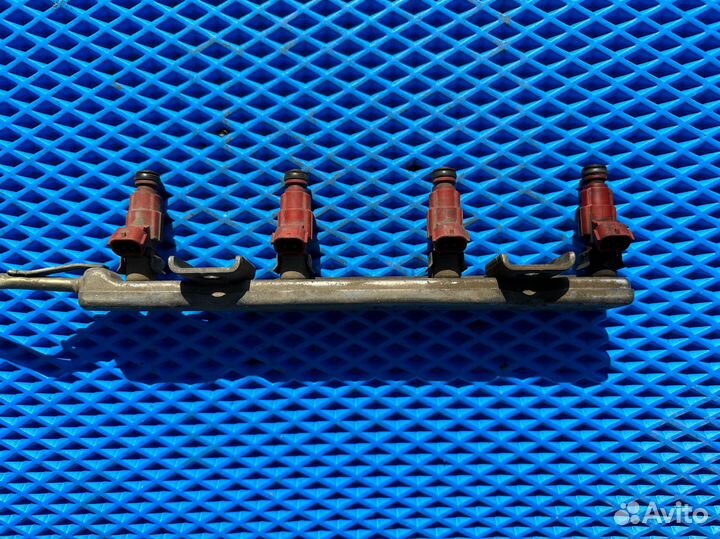 Топливная рампа Nissan Almera n16