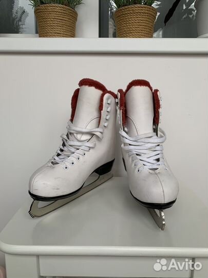 Коньки CCM размер 5W