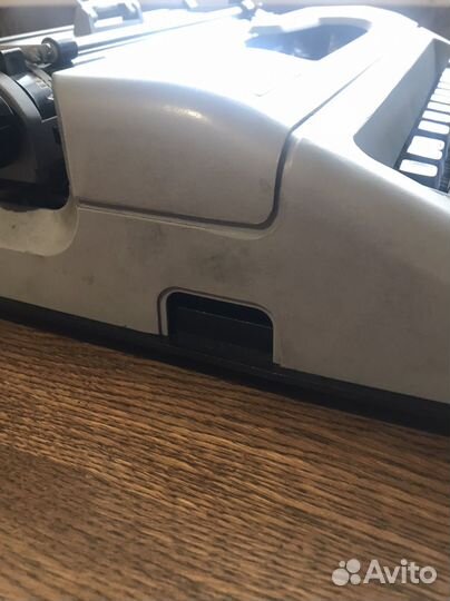 Печатная пишущая машинка Ивица М