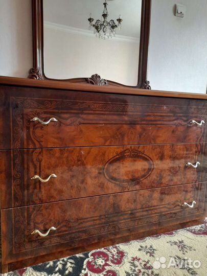 Спальный гарнитур