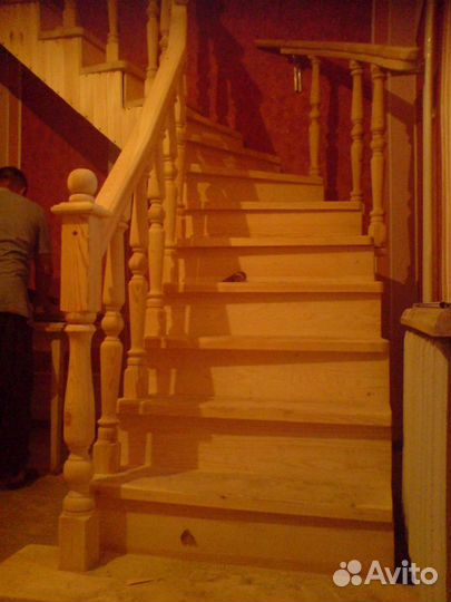 Изготовление деревянных лестниц и мебели из массив