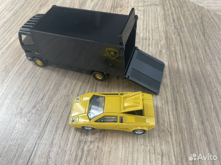 Tomica Premium набор Lamborghini Countach