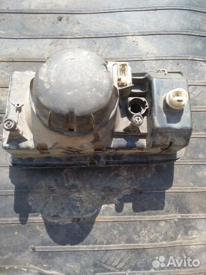 Левая передняя фара