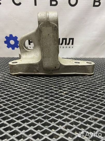 Кронштейн двигателя задний правый Volvo FH4