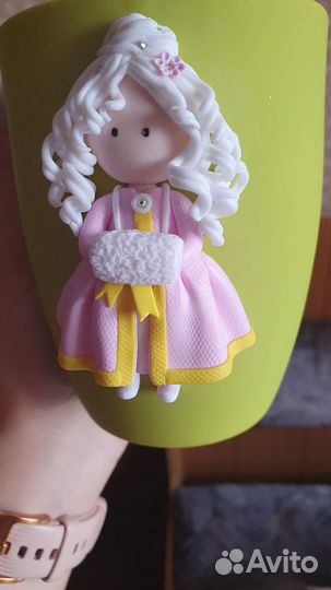 Декор на кружке из полимерной глины