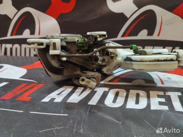 Замок двери задний Mitsubishi Galant 8