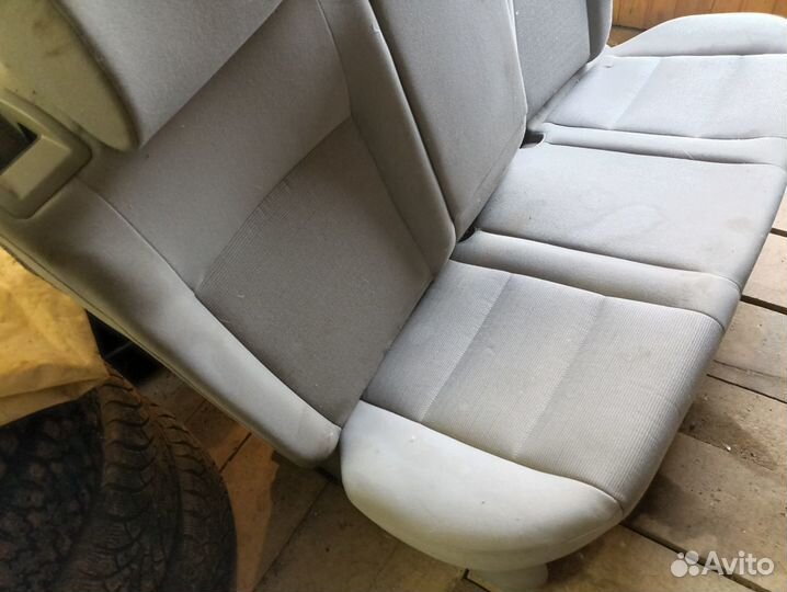 Задние сиденья Volkswagen Golf 5