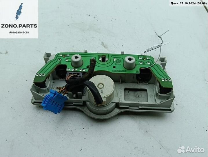 Фонарь салонный (плафон) на Volkswagen Passat B5