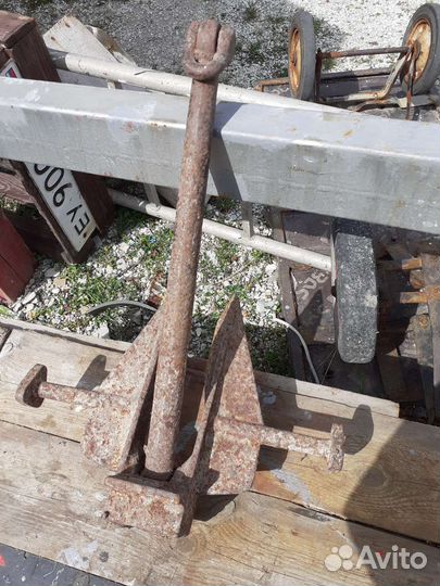 Якоря морские разные