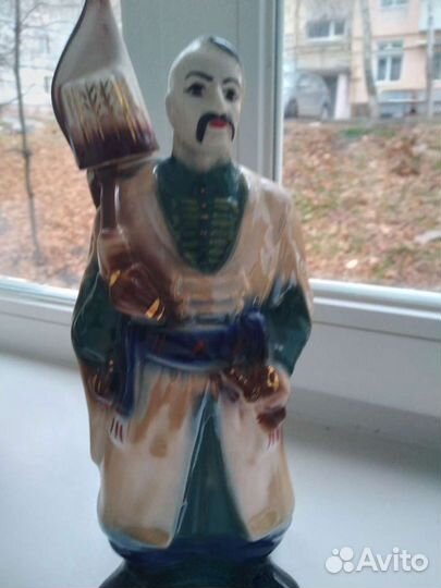 Статуэтка-графин,фарфор