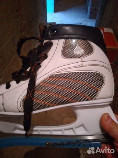 Снегокат, коньки, лыжи, санки