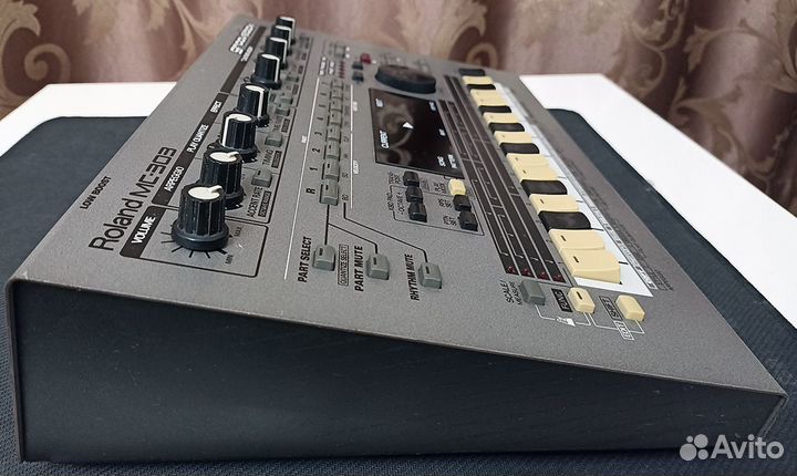 Roland MC-303 Грувбокс