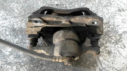 Суппорт тормозной передний правый toyota verso AR2