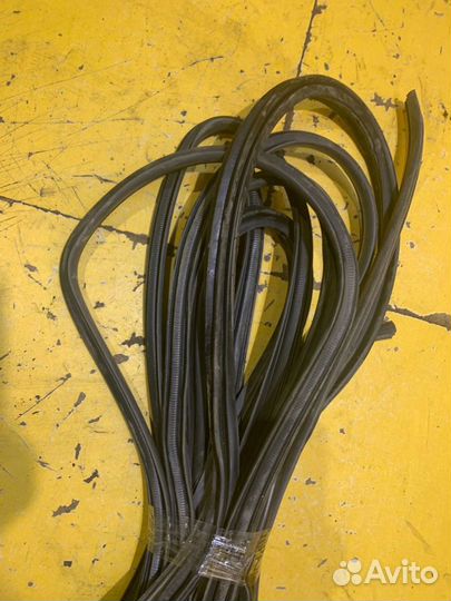 Уплотнитель двери Toyota Land Cruiser Prado 150 20