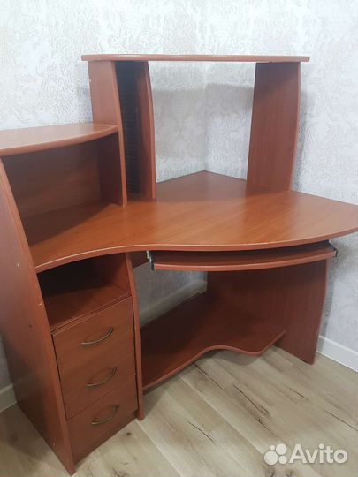 Компьютерный стол