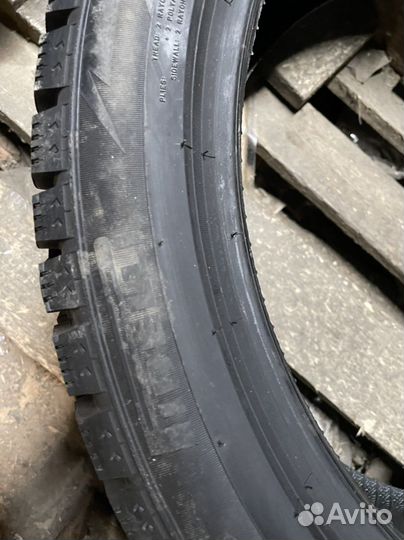 Pirelli Ice Zero 245/40 R20 99T