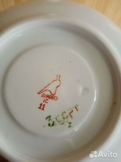 Чайные чашки с блюдцами