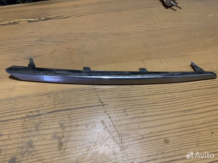 Молдинг переднего бампера Toyota Auris 2013