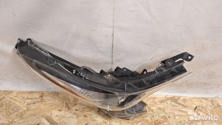 Фара правая Toyota Prius 2015-2019 8114547691