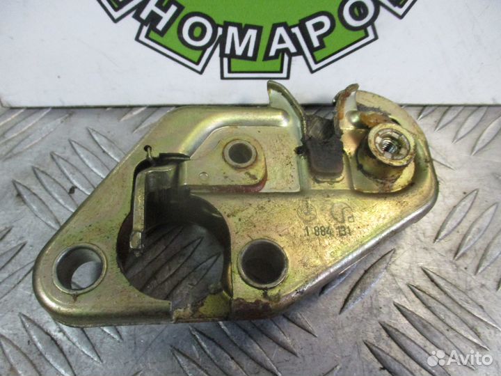 Замок крышки багажника BMW 3 E30 1986г