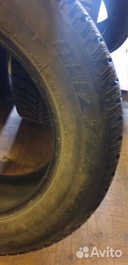 Bridgestone Blizzak Spike-01 215/65 R16