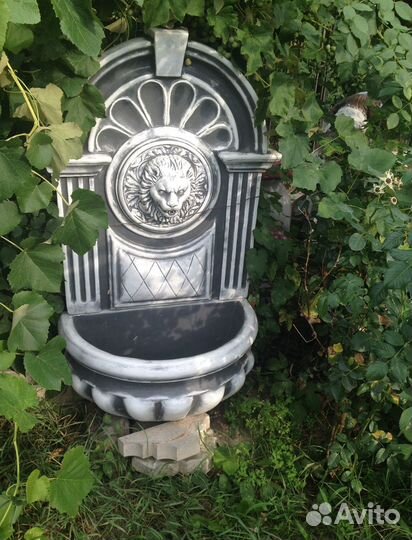 Фонтан пристенный Лев с получашей средний