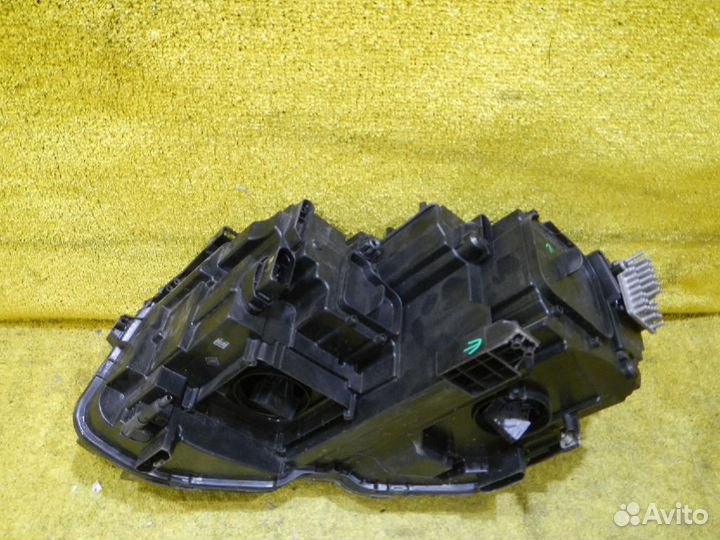 Фара правая Volkswagen Tiguan