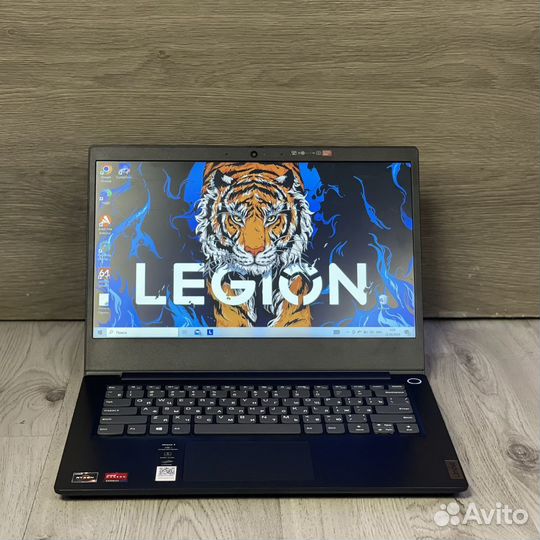 Новый Lenovo Ryzen 5 3500U/Vega8/SSD256/14.0